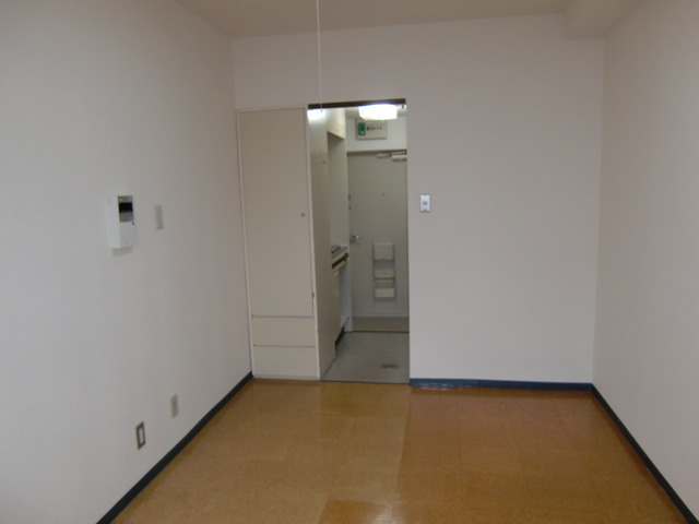 ＪＲ中央線 八王子駅 徒歩10分 5階建 築42年の居間写真
