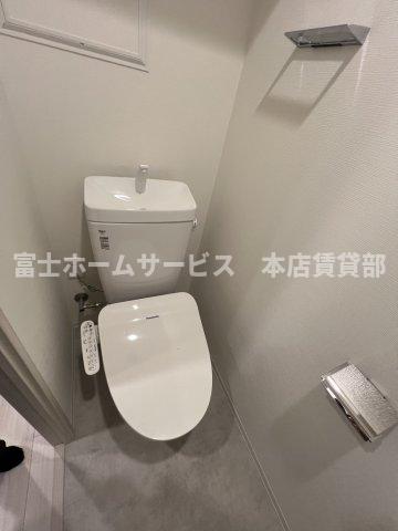 トイレ　同じタイプの反転のお部屋です。