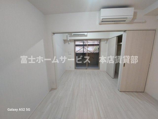 居室・リビング　同じタイプの反転のお部屋です。