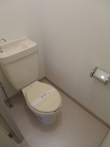 千葉都市モノレール 千城台北駅 徒歩5分 4階建 築39年のトイレ写真