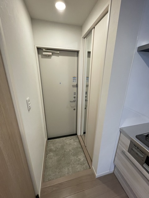 多摩都市モノレール 大塚・帝京大学駅 徒歩4分 3階建 築1年の玄関写真