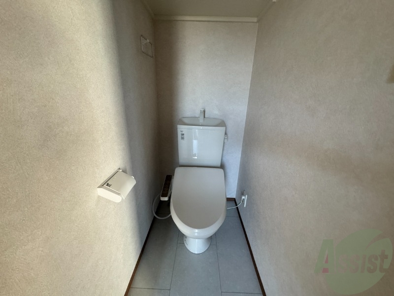 トイレ　トイレはウォシュレット機能付きです。安心して使用できますね。