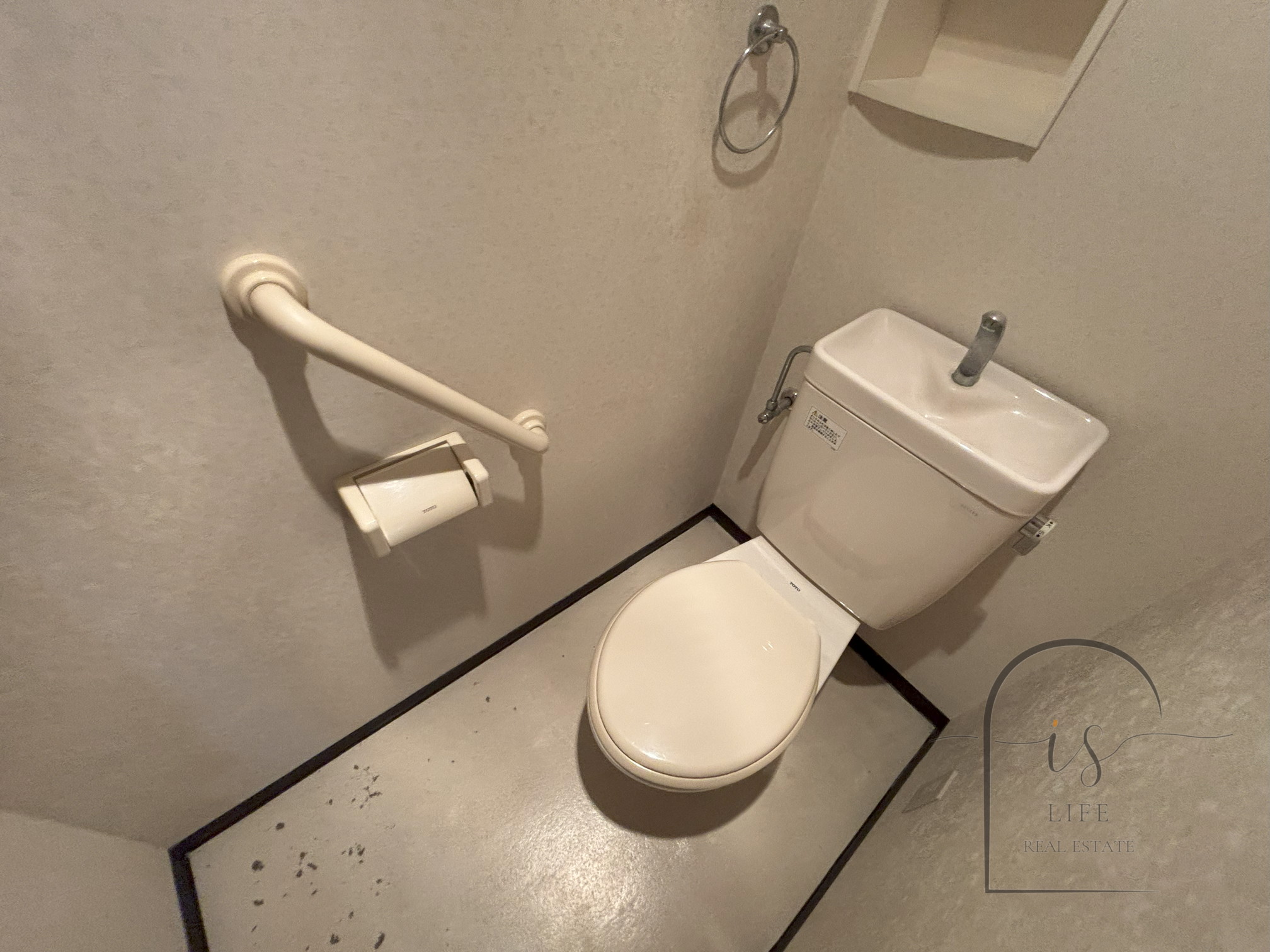 近鉄けいはんな線 新石切駅 徒歩4分 8階建 築26年のトイレ写真