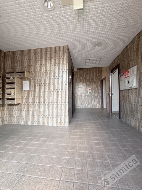 ロビー　落ち着いたエントランス。マンションを演出します。