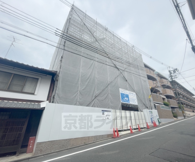 建物外観　・建築中