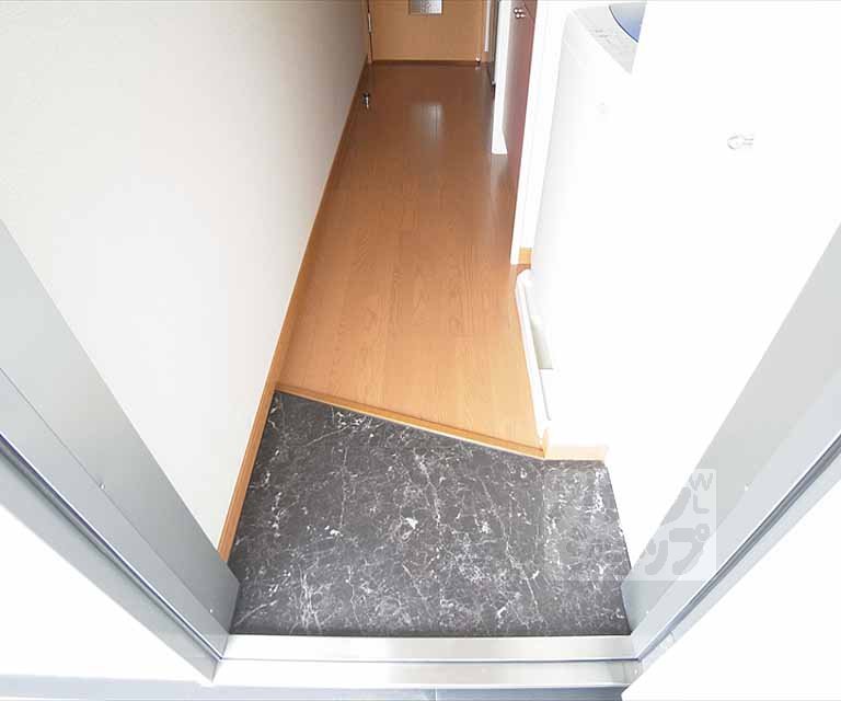 レオパレス花園の玄関写真
