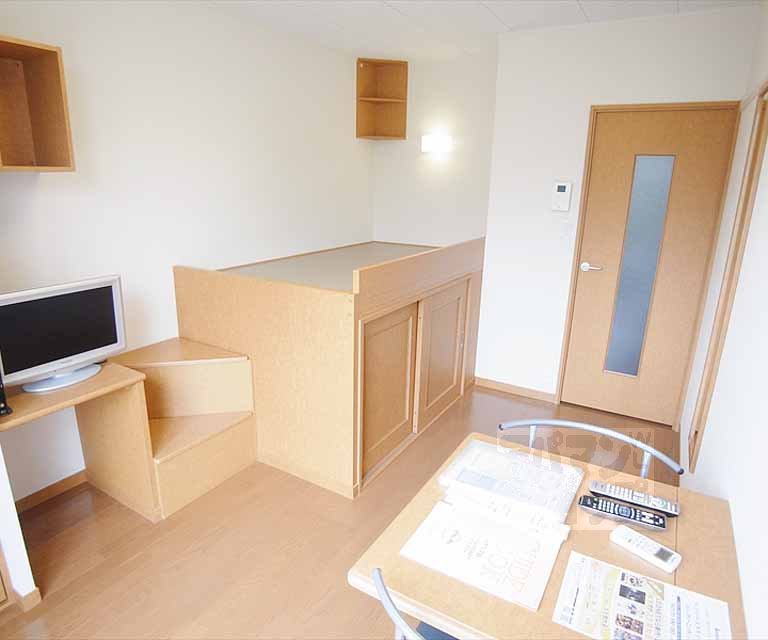 レオパレス花園の居間写真