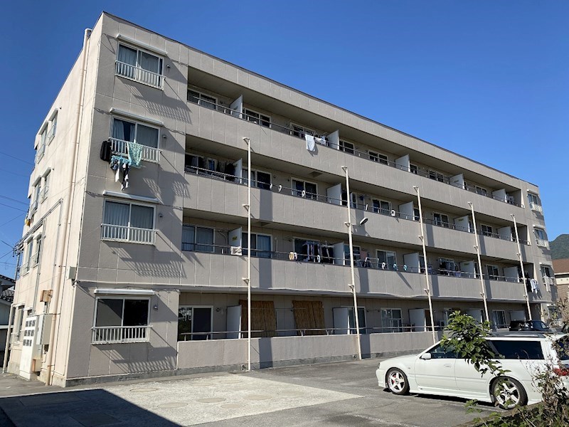 上田市上野のマンションの建物外観