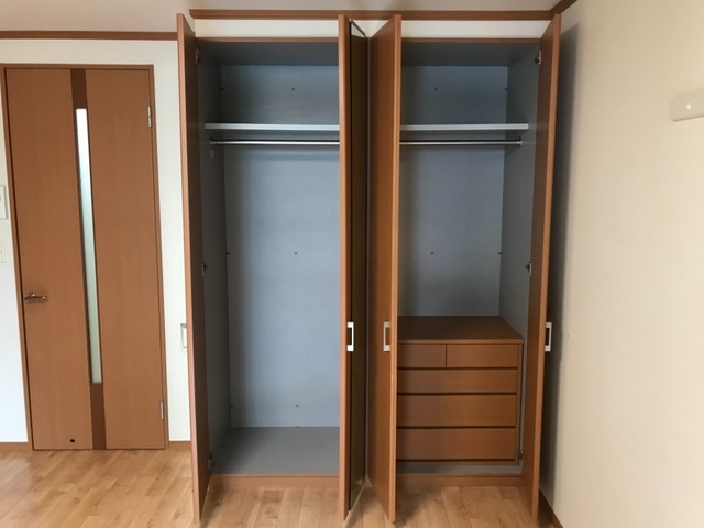 収納　収納スペースにも引き出し御座います