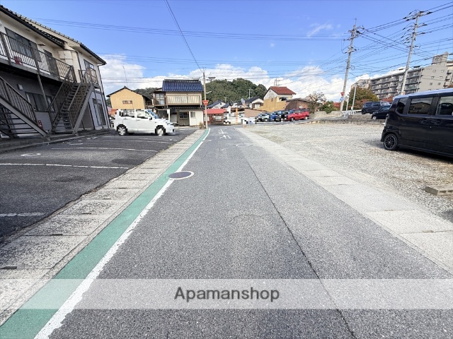 中学校　湊山中学校（中学校）まで136m