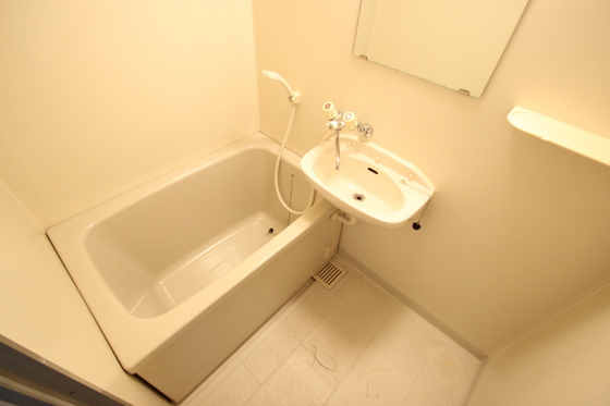 バス・シャワールーム　※別号室の写真です