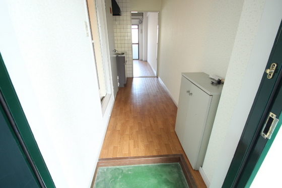 玄関　※別号室の写真です