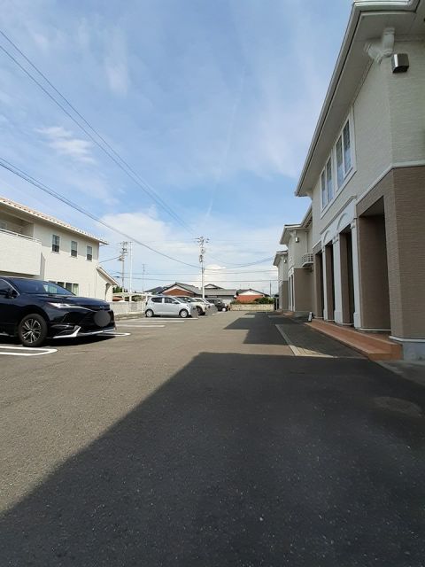 【新居浜市桜木町のアパートの駐車場】