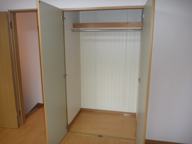 収納　2階洋室にクローゼットあり
