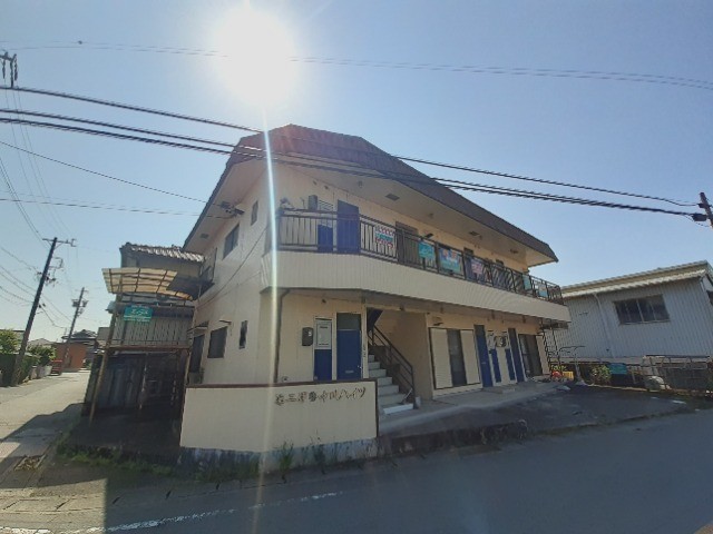 松阪市嬉野野田町のマンションの建物外観