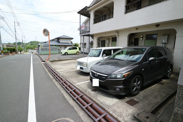 【滝澤コーポの駐車場】