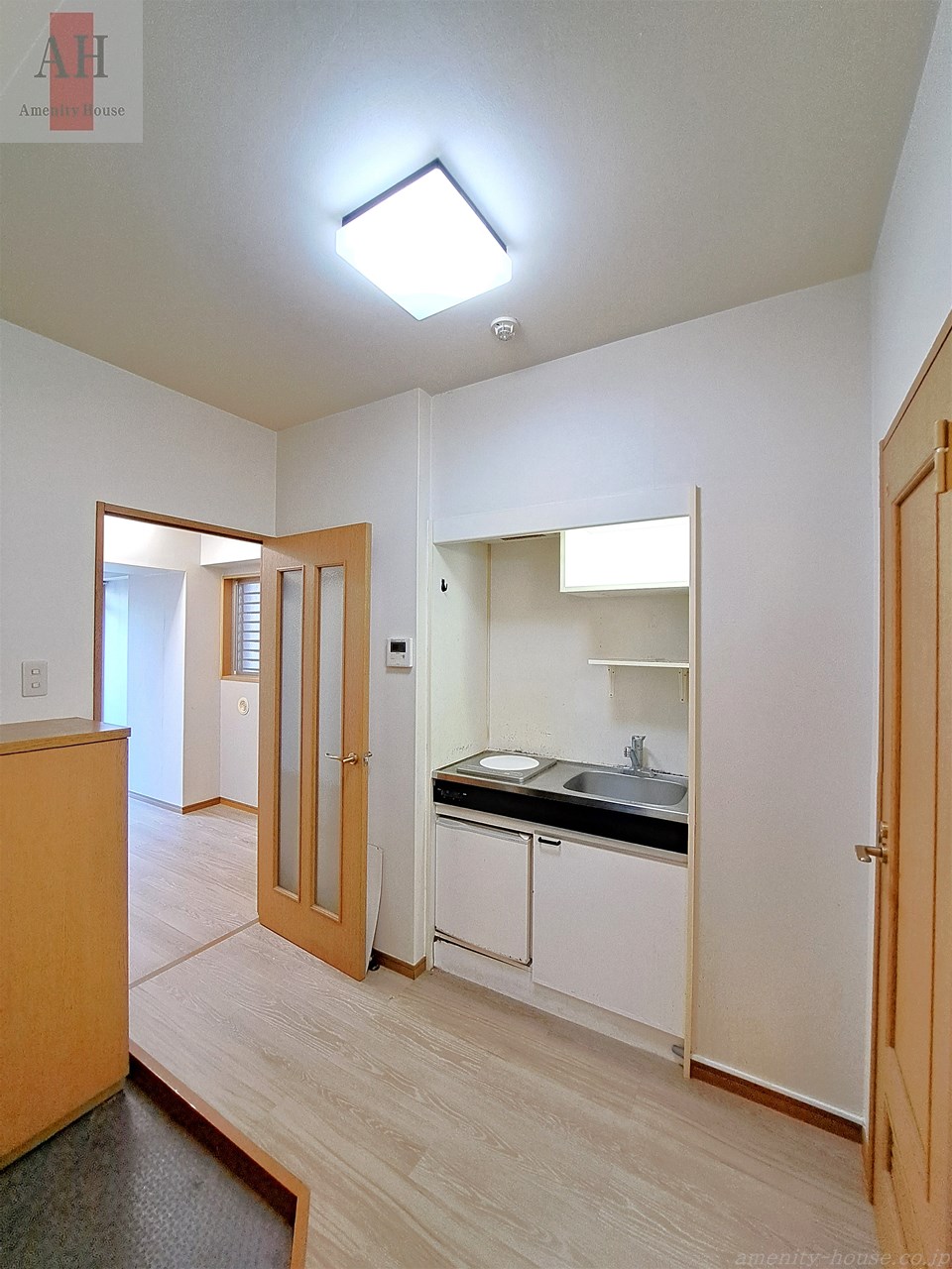 玄関　●玄関からキッチン、水回りスペース！