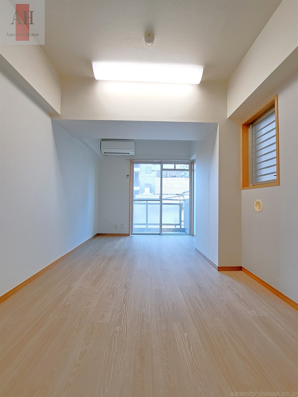 居室・リビング　●6.9帖の洋室はフローリング仕様！