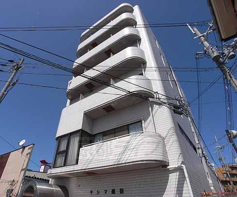 京都市西京区山田大吉見町のマンションの建物外観