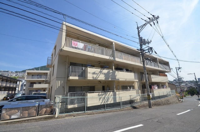 【広島市西区井口のマンションの駐車場】