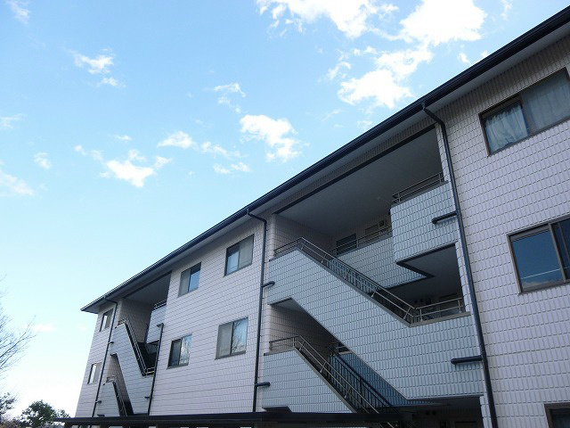 藤沢市本藤沢のマンションの建物外観