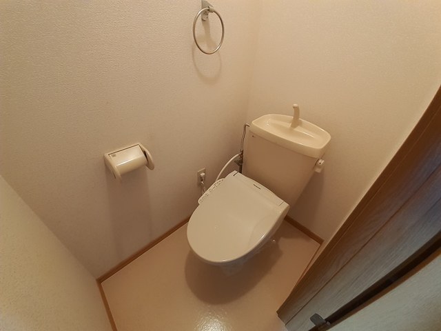 【姫路市御立東のアパートのトイレ】