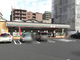 コンビニ　セブンイレブン鹿児島甲突町店（コンビニ）まで325m