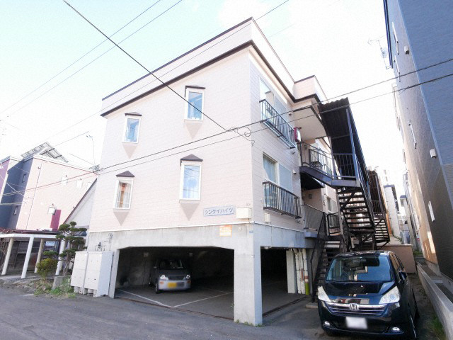 札幌市西区発寒四条のアパートの建物外観