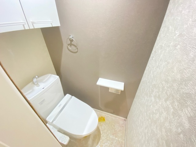 【堺市西区浜寺公園町のアパートのトイレ】