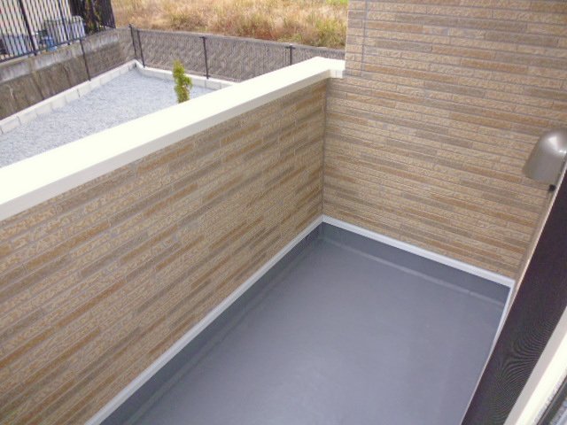 【岡山市南区彦崎のアパートのバルコニー】