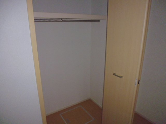 【岡山市南区彦崎のアパートの収納】