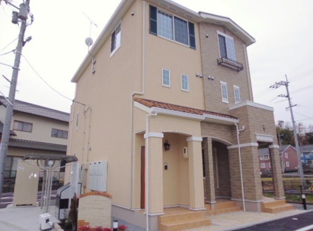 【岡山市南区彦崎のアパートの建物外観】