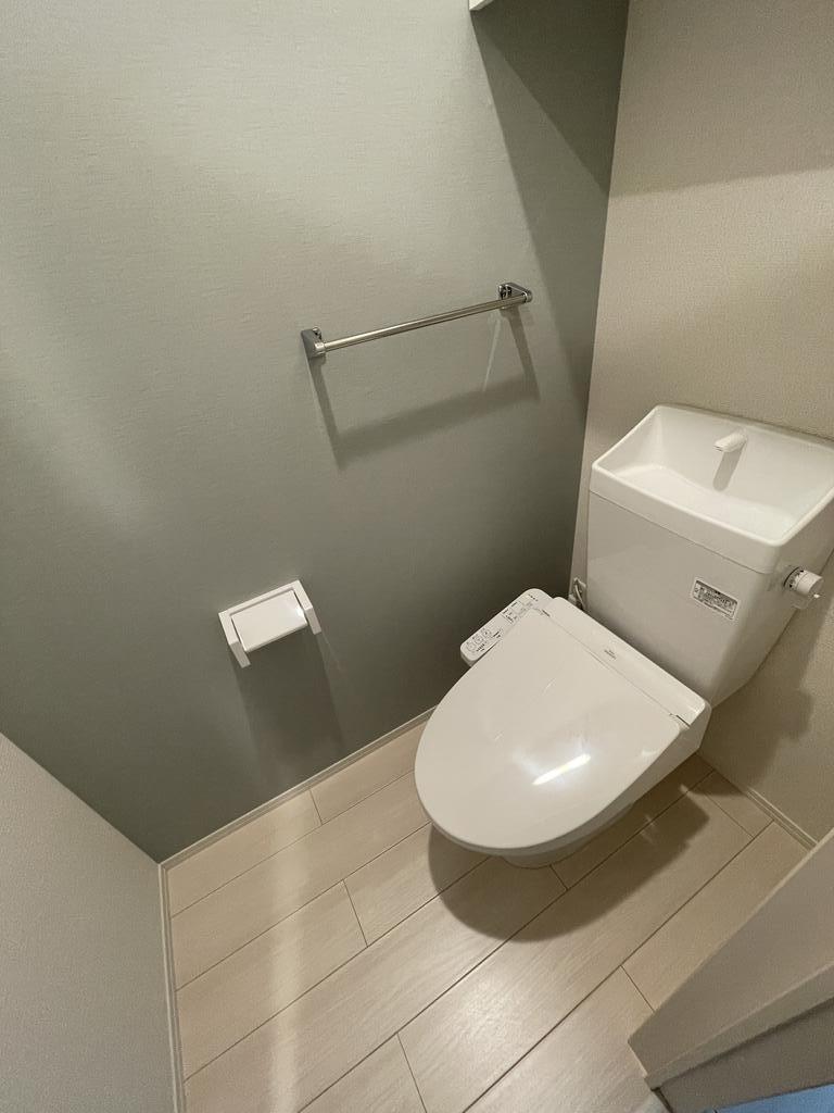 トイレ　温水洗浄機能付き