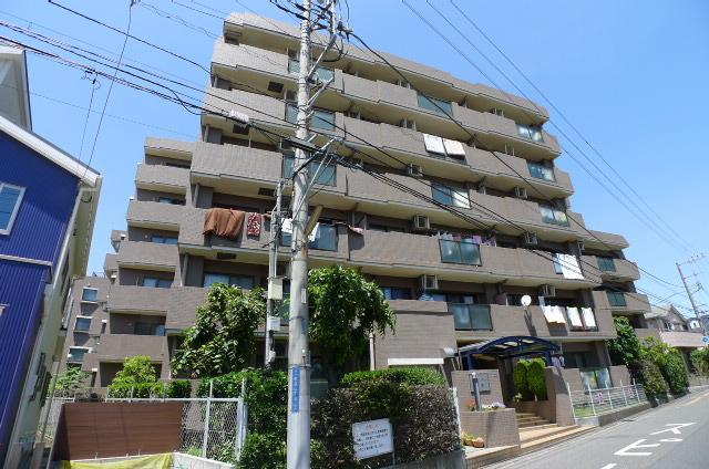 柏市富里のマンションの建物外観