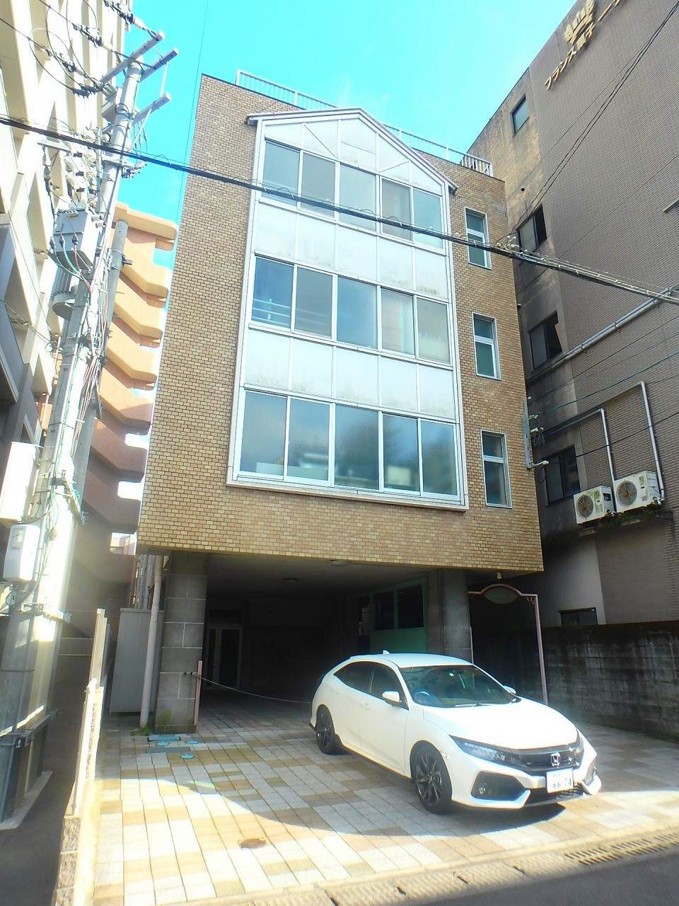 鹿児島市加治屋町のマンションの建物外観