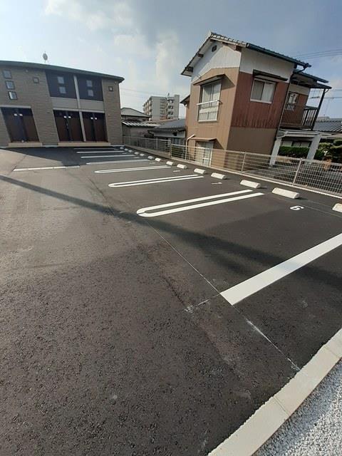 【下関市富任町のアパートの駐車場】