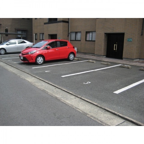 駐車場　駐車スペースもあります♪