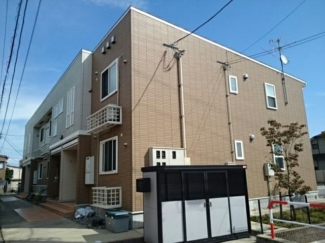 【富山市四方荒屋のアパートの建物外観】