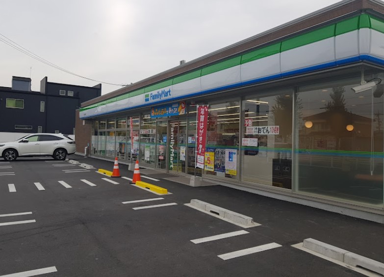コンビニ　ファミリーマート 守山二城店（コンビニ）まで549m