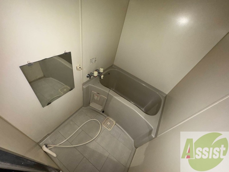 バス・シャワールーム　ユニットバスです。疲れを癒すのに欠かせませんね！