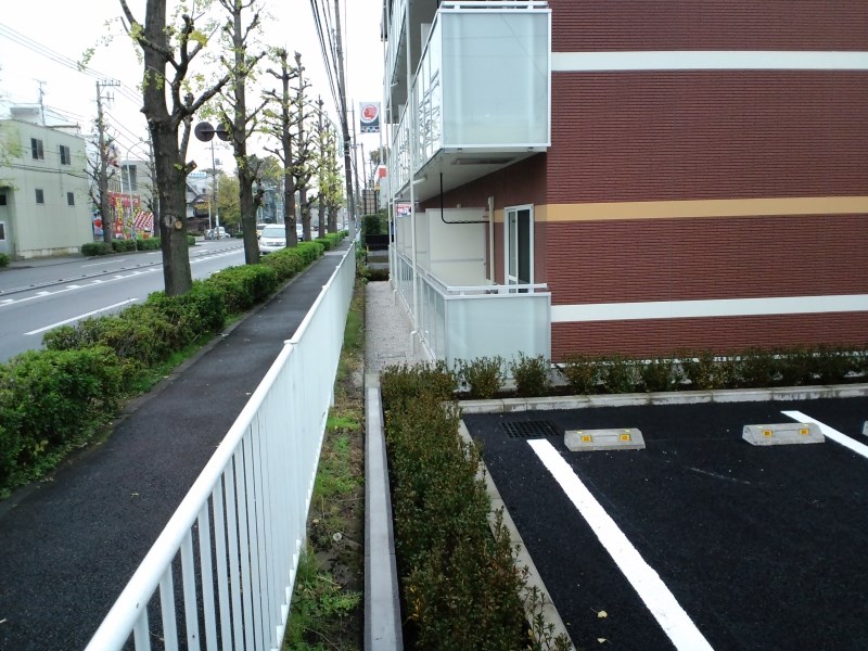 駐車場　敷地内に駐車場ございます。