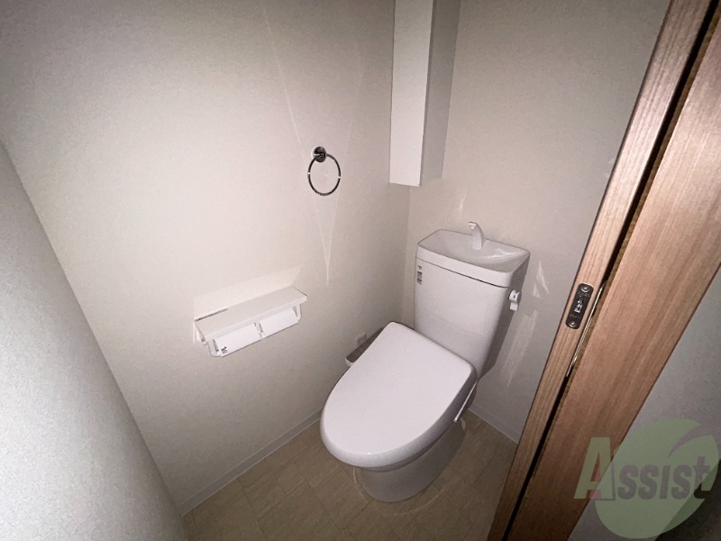 トイレ　トイレは温水洗浄便座となっており、使い勝手が良いです。