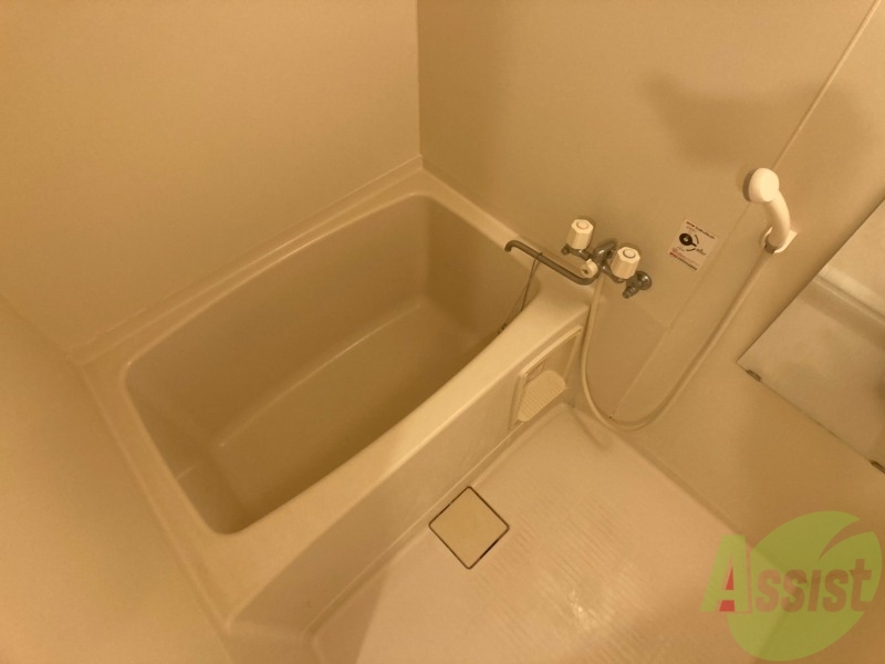 バス・シャワールーム　お風呂になります。一日の疲れを癒してくださいね。