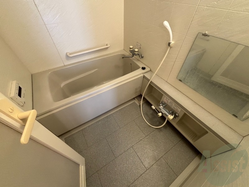 バス・シャワールーム　バスルームはこちらです。広々としてゆったり休めます。