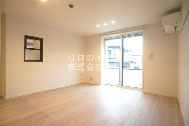 居室・リビング　自由に家具を配置できる広々としたリビングです♪