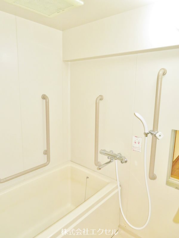 バス・シャワールーム　追い焚き機能付きです。