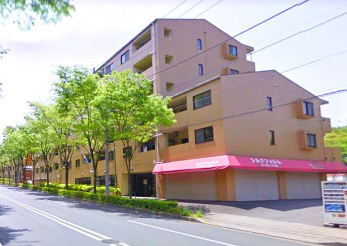 建物外観　バス停目の前です