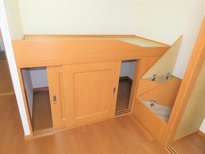 収納　ベッド下、階段下は大容量収納！