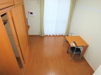 居室・リビング　ベッド上からのアングルです