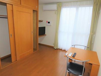 居室・リビング　家具家電が備え付けのお部屋です